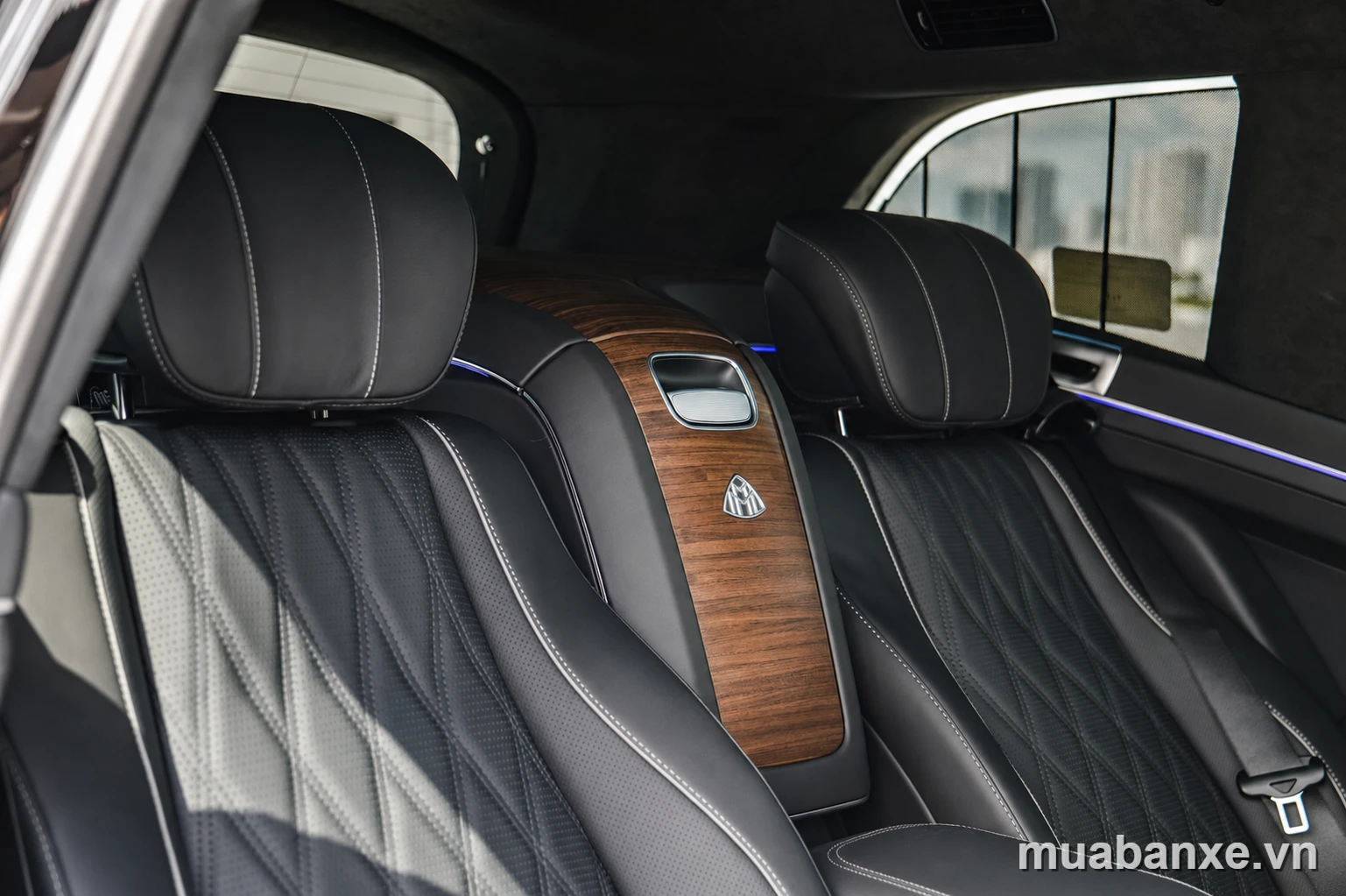 Cận cảnh khoang sau Maybach GLS 480