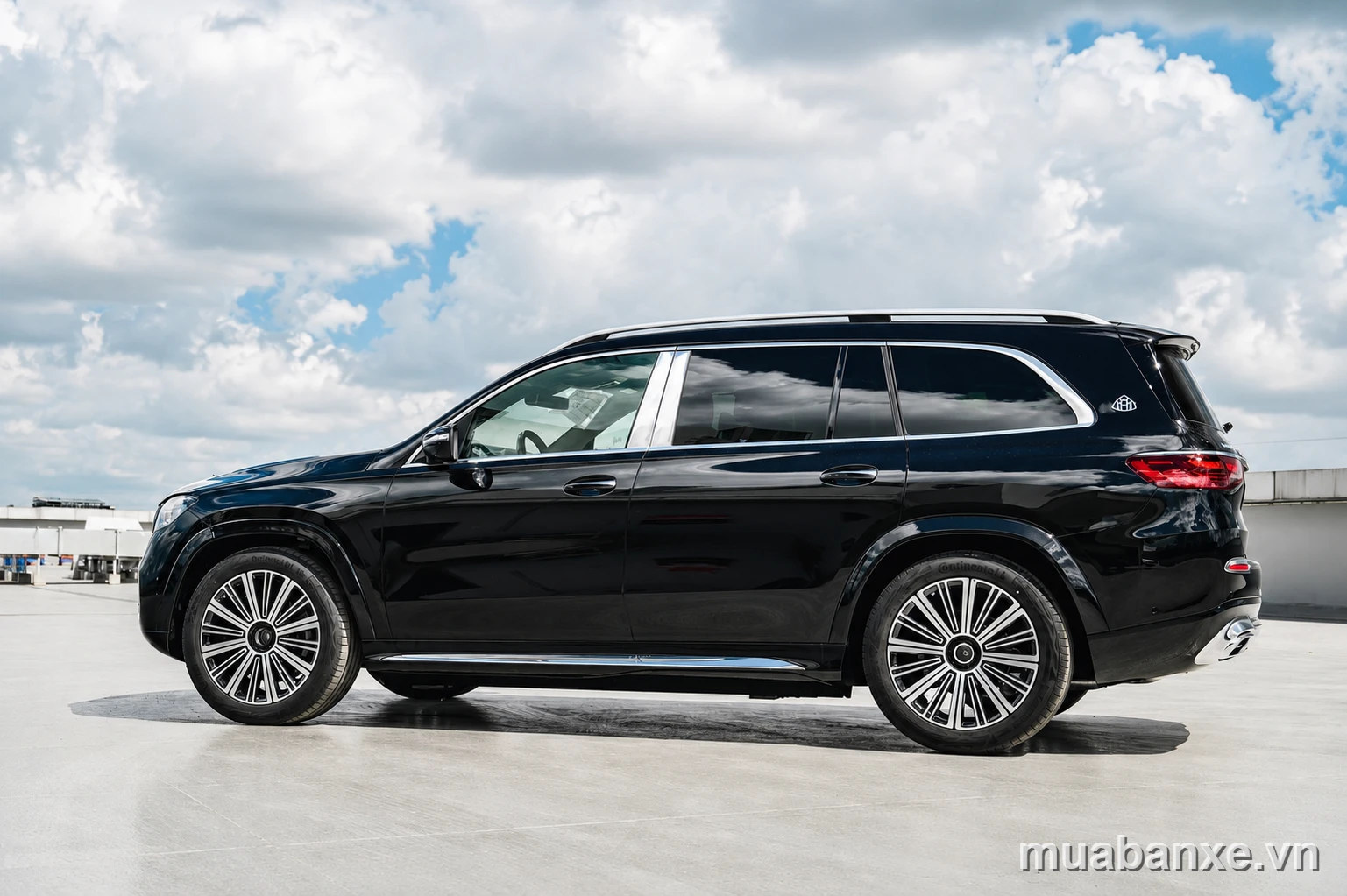 Mercedes-Maybach GLS 480 đen bóng