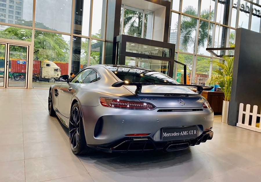 duoi xe mercedes amg gt r tinbanxe