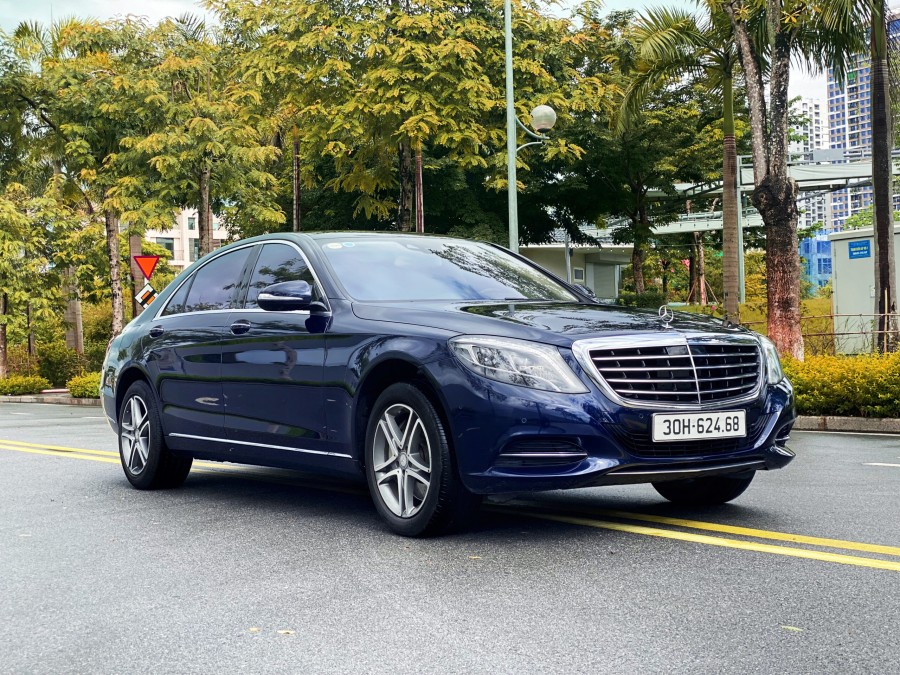 Động cơ vận hành mercedes s400 