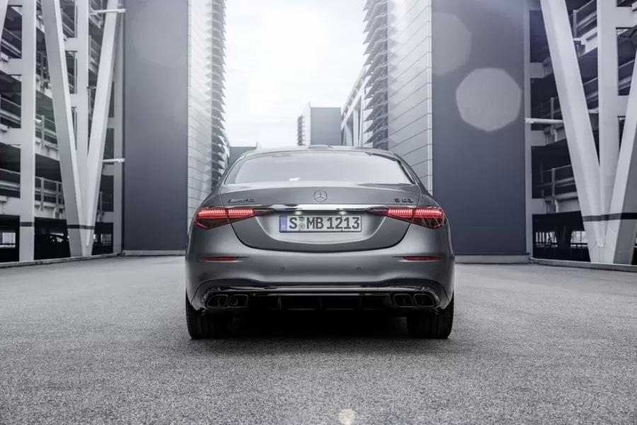 Thiết kế đuôi xe mercedes s63 4matic