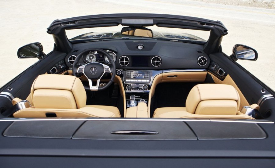 Thiết kế vô lăng và táp lô mercedes sl 400 