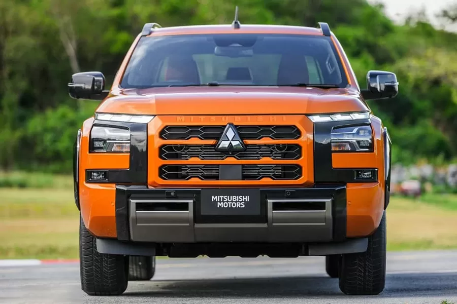 Xe Mitsubishi Triton