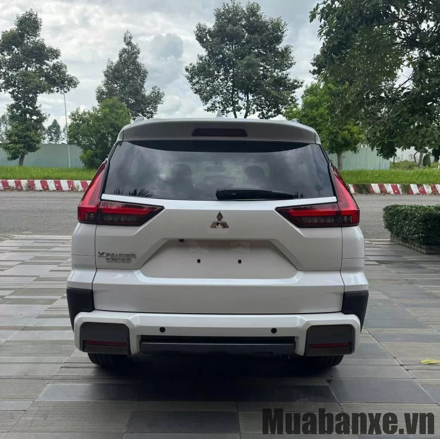 duoi xe mitsubishi xpander cross