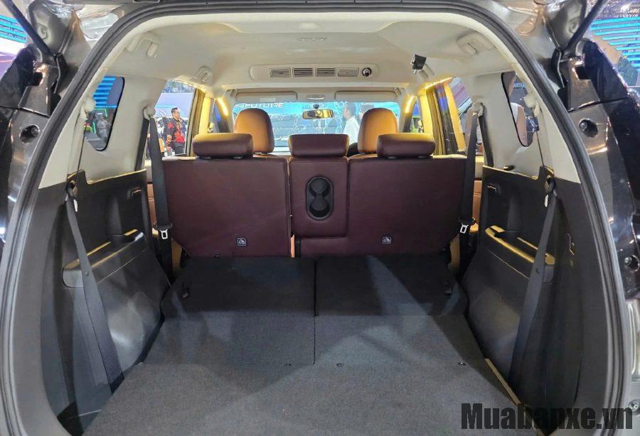 khoang hanh li tren xe mitsubishi xpander cross
