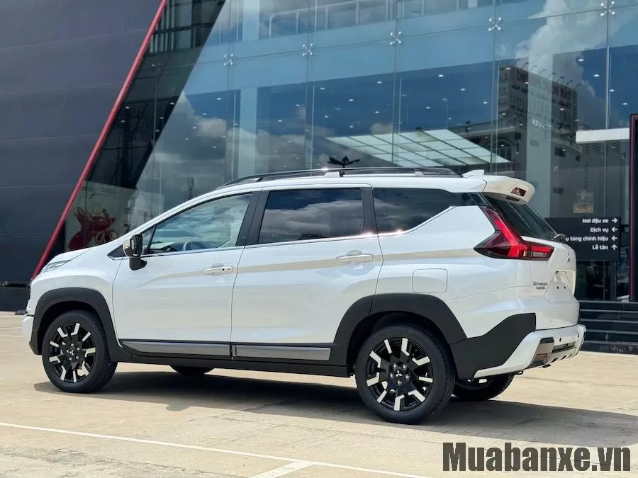 than xe mitsubishi xpander cross