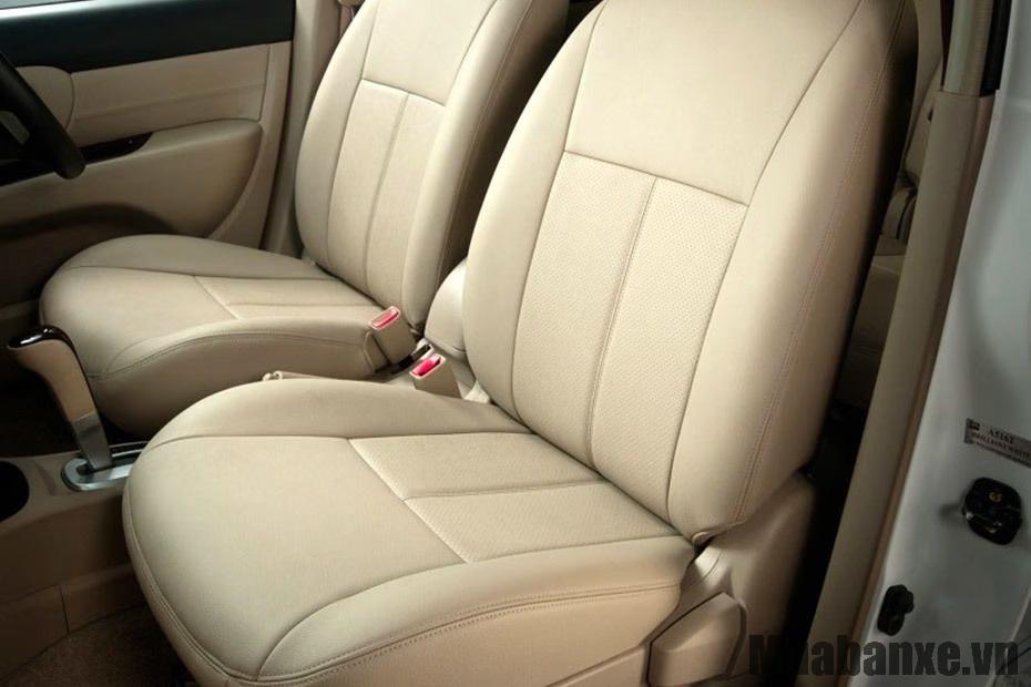 ghe ngoi tren xe nissan grand livina