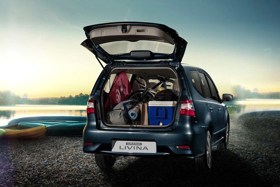 khoang hanh li tren xe nissan grand livina