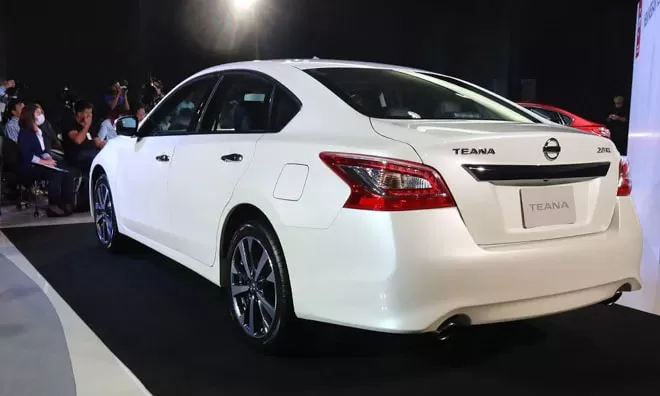 Thiết kế đuôi xe nissan teana