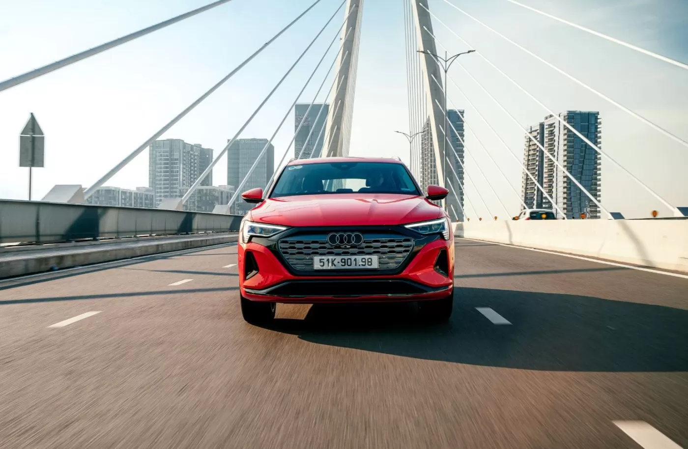 dau xe audi q8 e tron