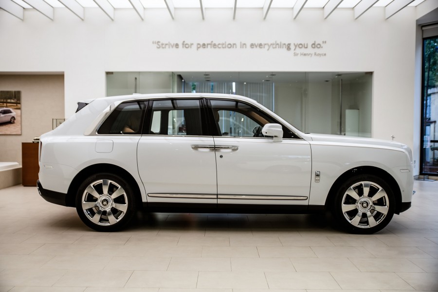 Thiết kế thân xe rolls royce cullinan 