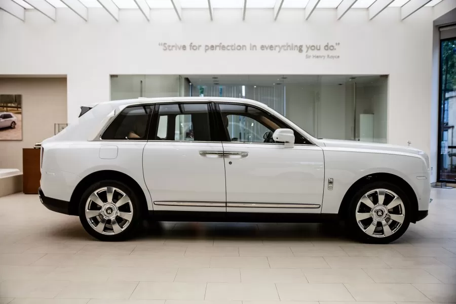 Thiết kế thân xe rolls royce cullinan 
