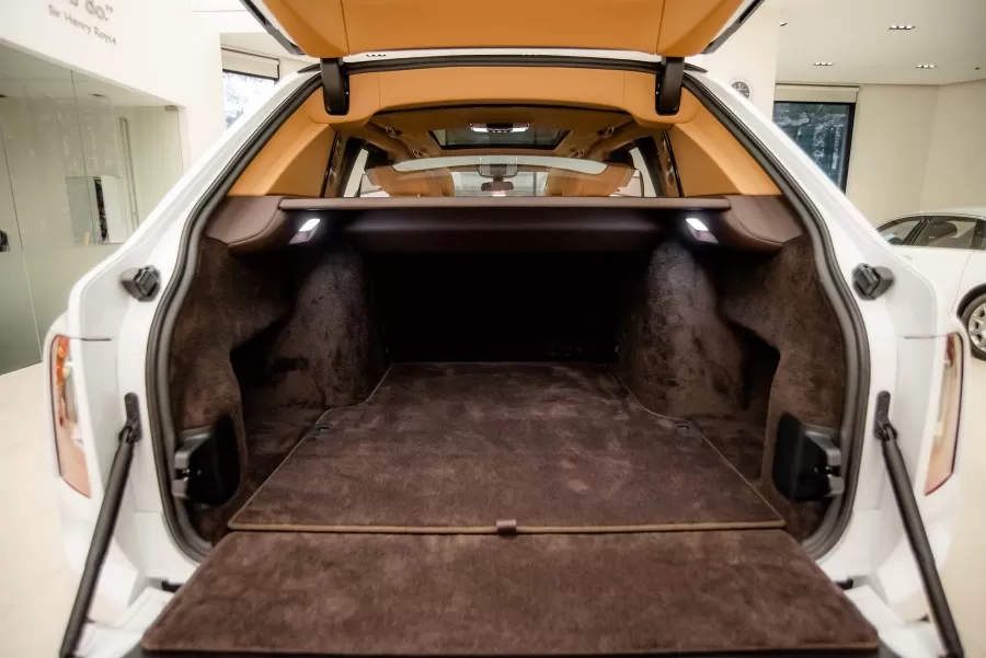 Khoang hành lý rolls royce cullinan 