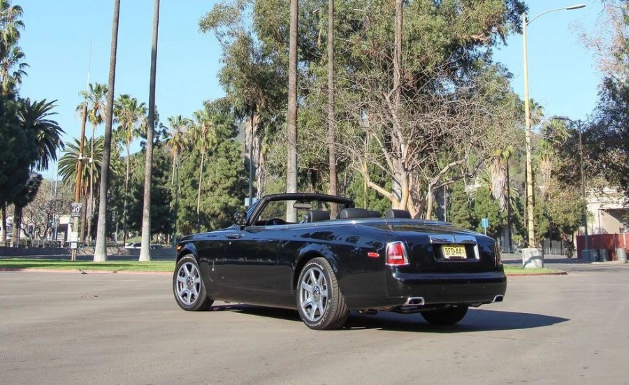 Thiết kế đuôi xe rolls royce drophead 