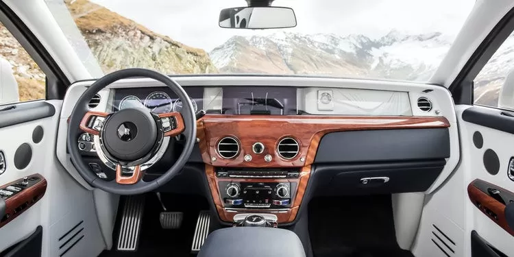 Thiết kế vô lăng & táp lô rolls royce phantom