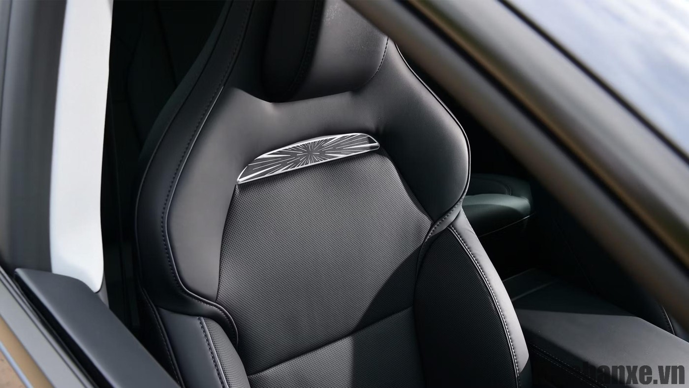 ghe ngoi tren xe tesla model 3
