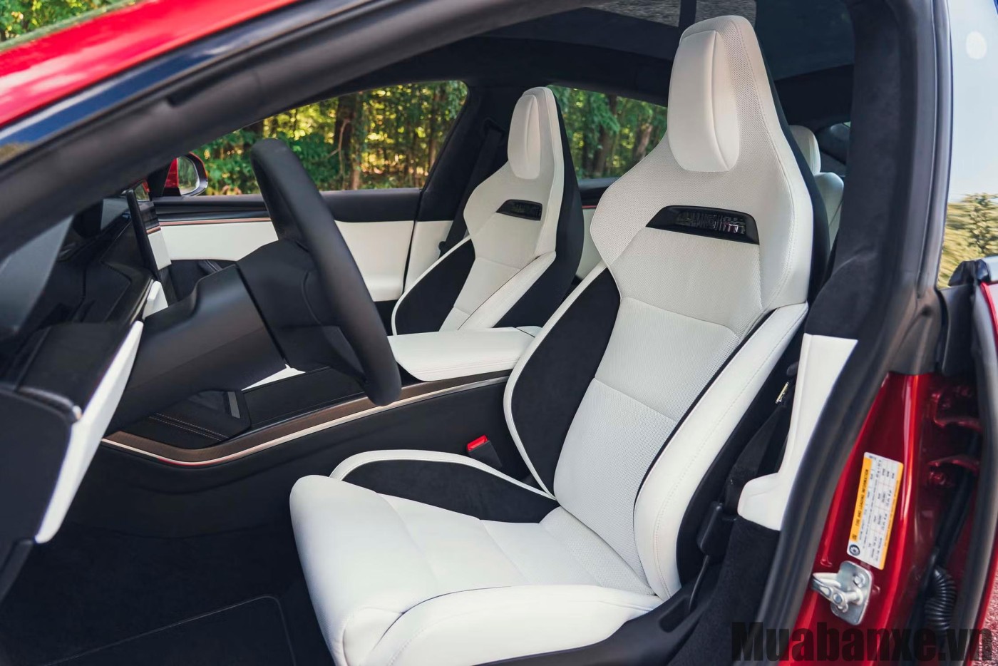 ghe ngoi tren xe tesla model s