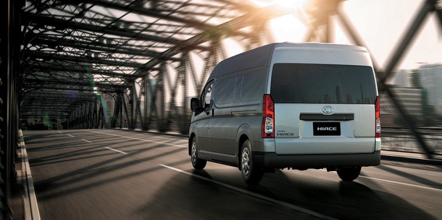 Thiết kế đuôi xe toyota hiace 