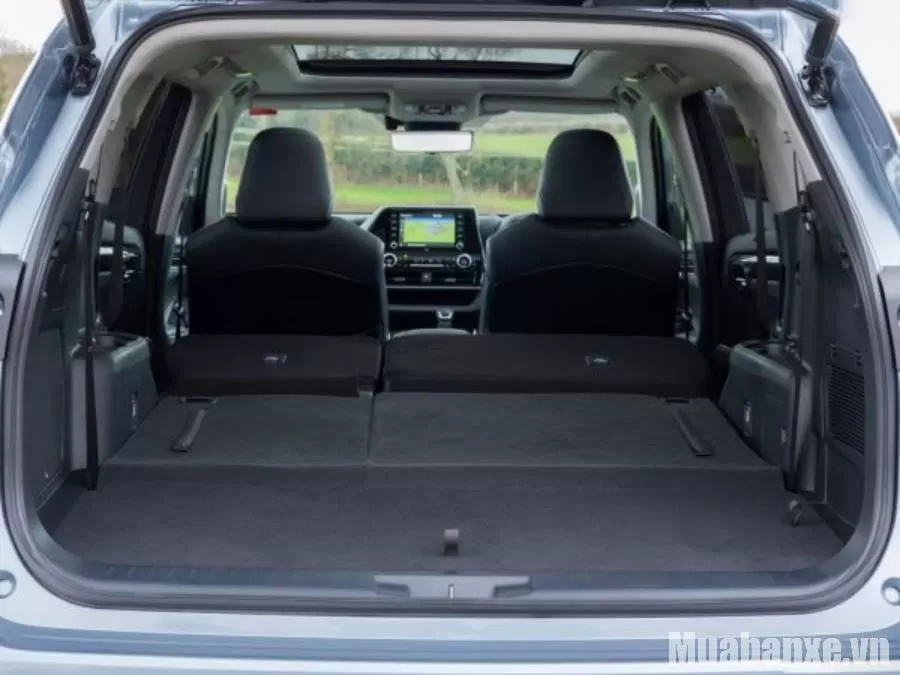 khoang hanh li tren xe toyota highlander tinbanxe vn