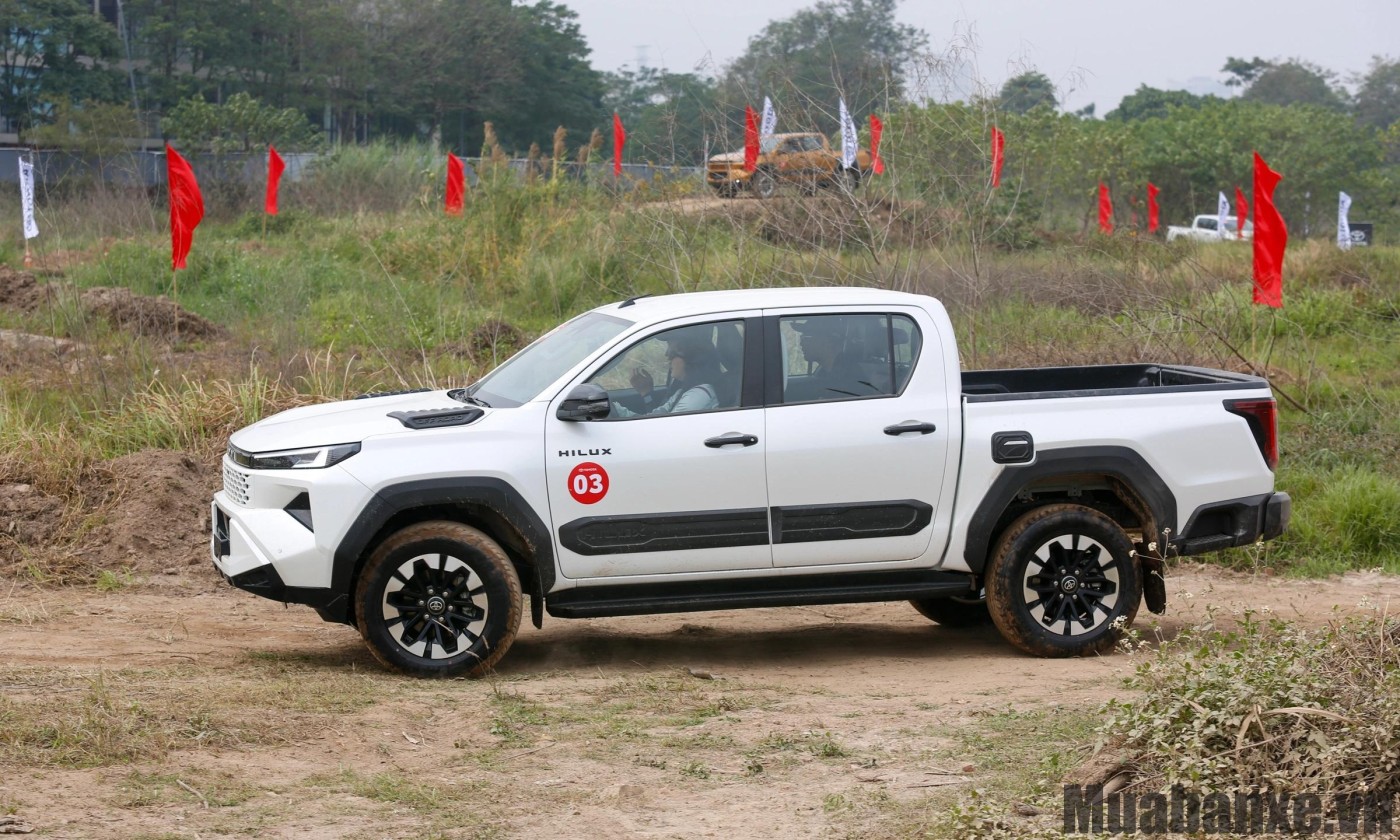 than xe toyota hilux