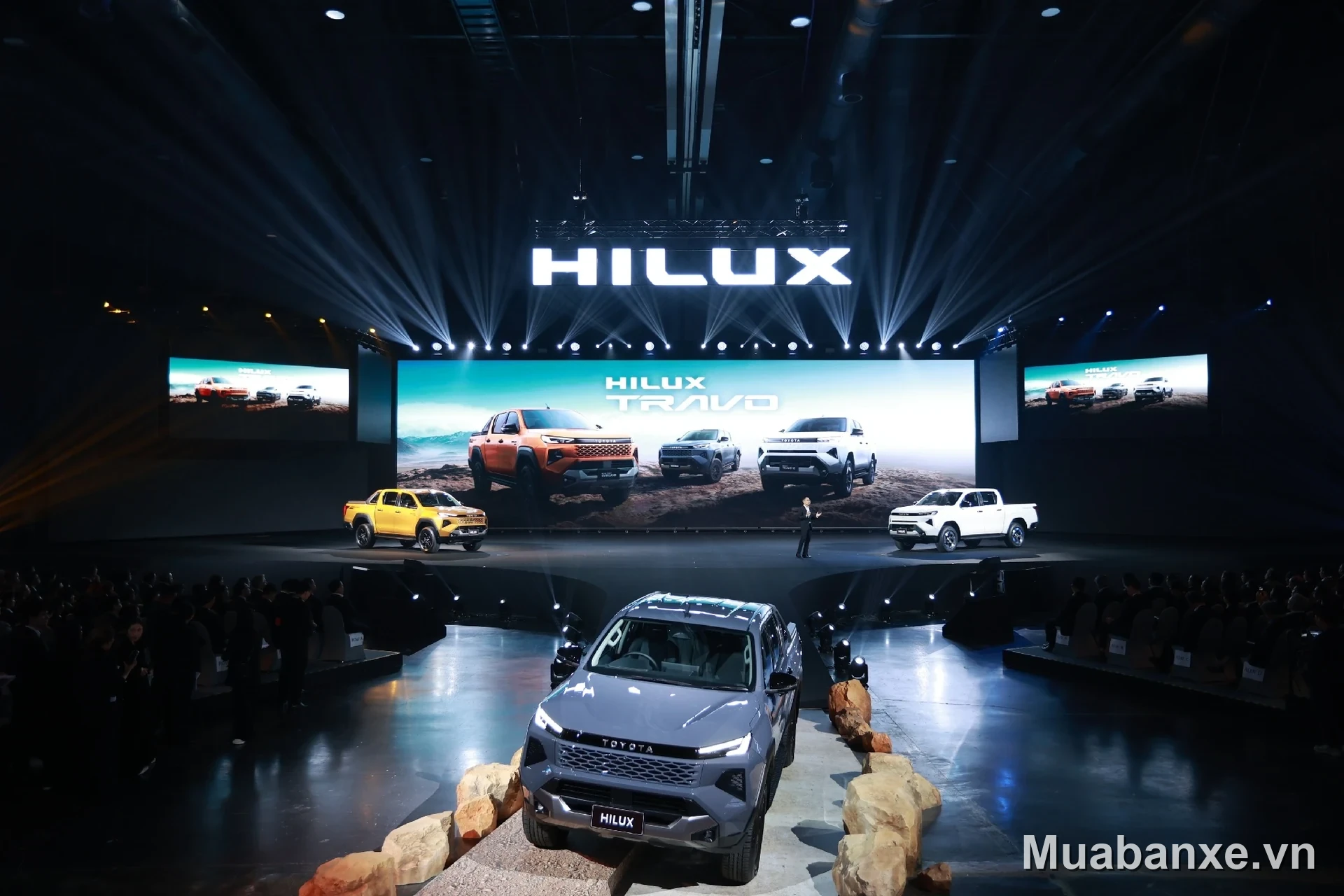 Toyota Hilux mới ra mắt tại Việt Nam với thiết kế hiện đại và mạnh mẽ.