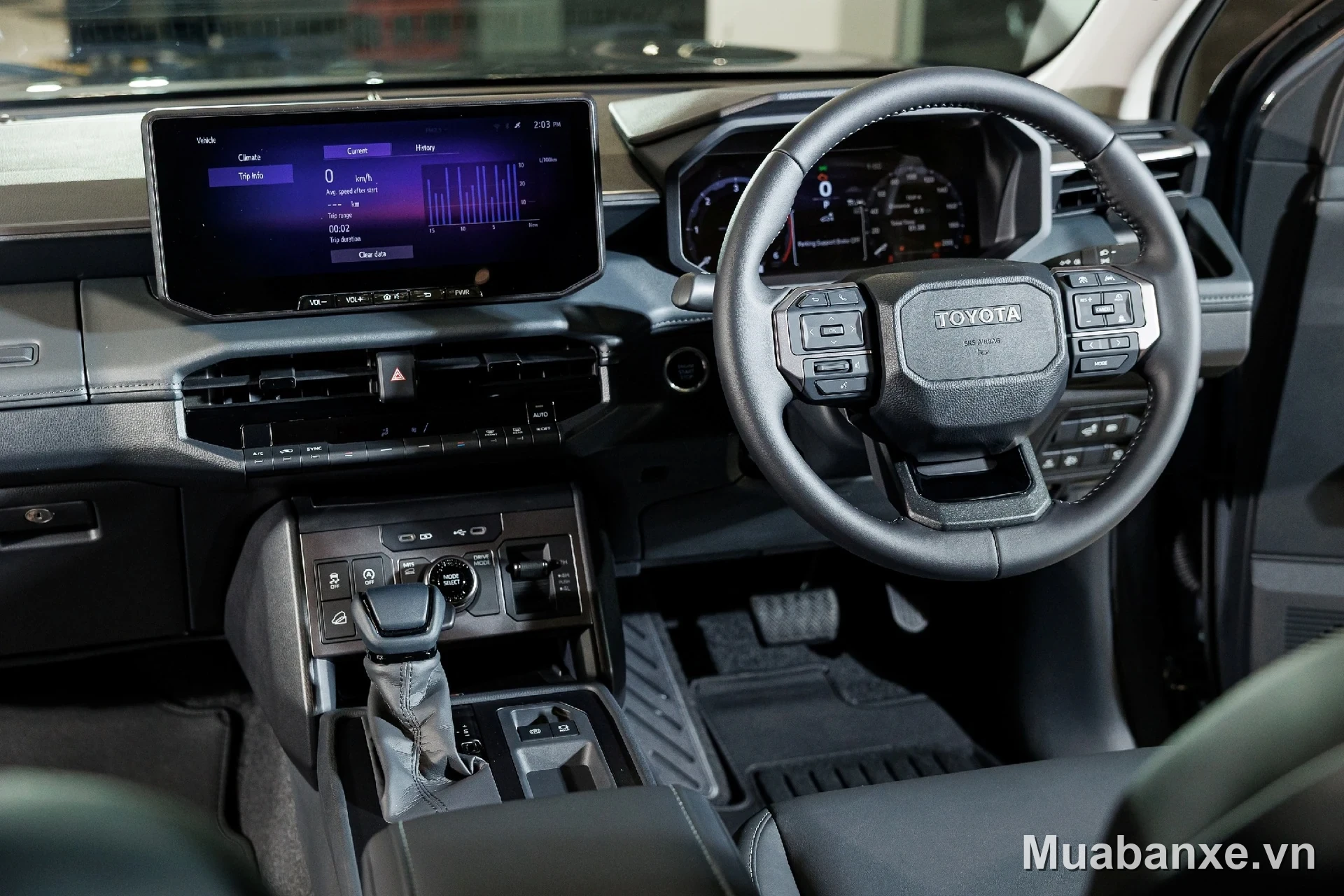 Toyota Hilux 2026 - Vô lăng và màn hình giải trí
