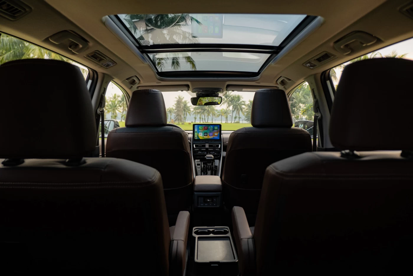 Bên trong hàng ghế innova cross