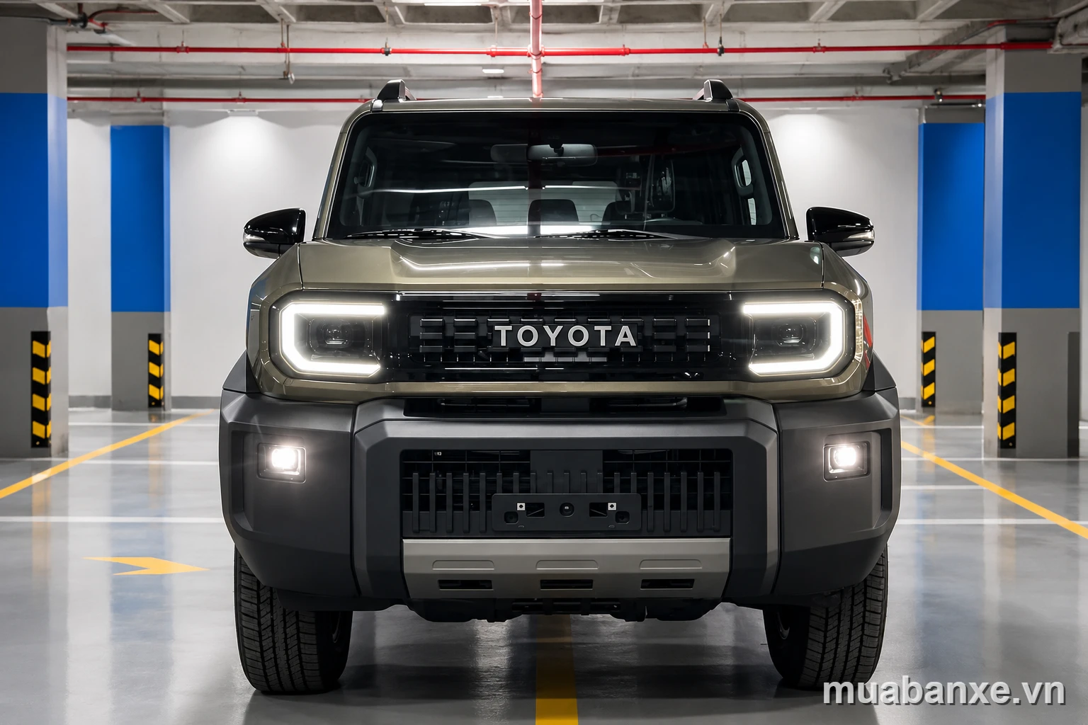 Toyota FJ trong gara showroom
