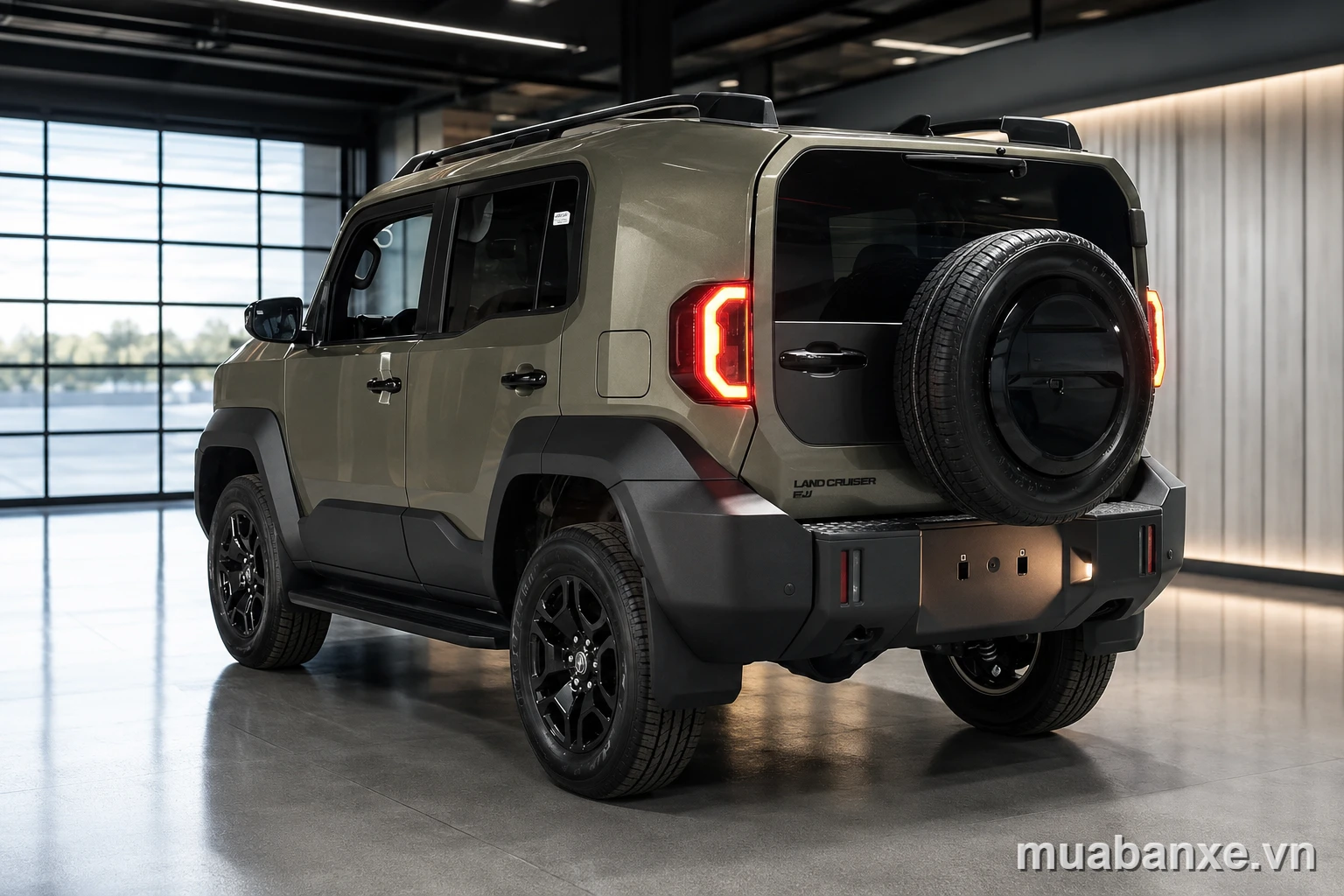 Toyota Land Cruiser FJ ôliu, góc sau