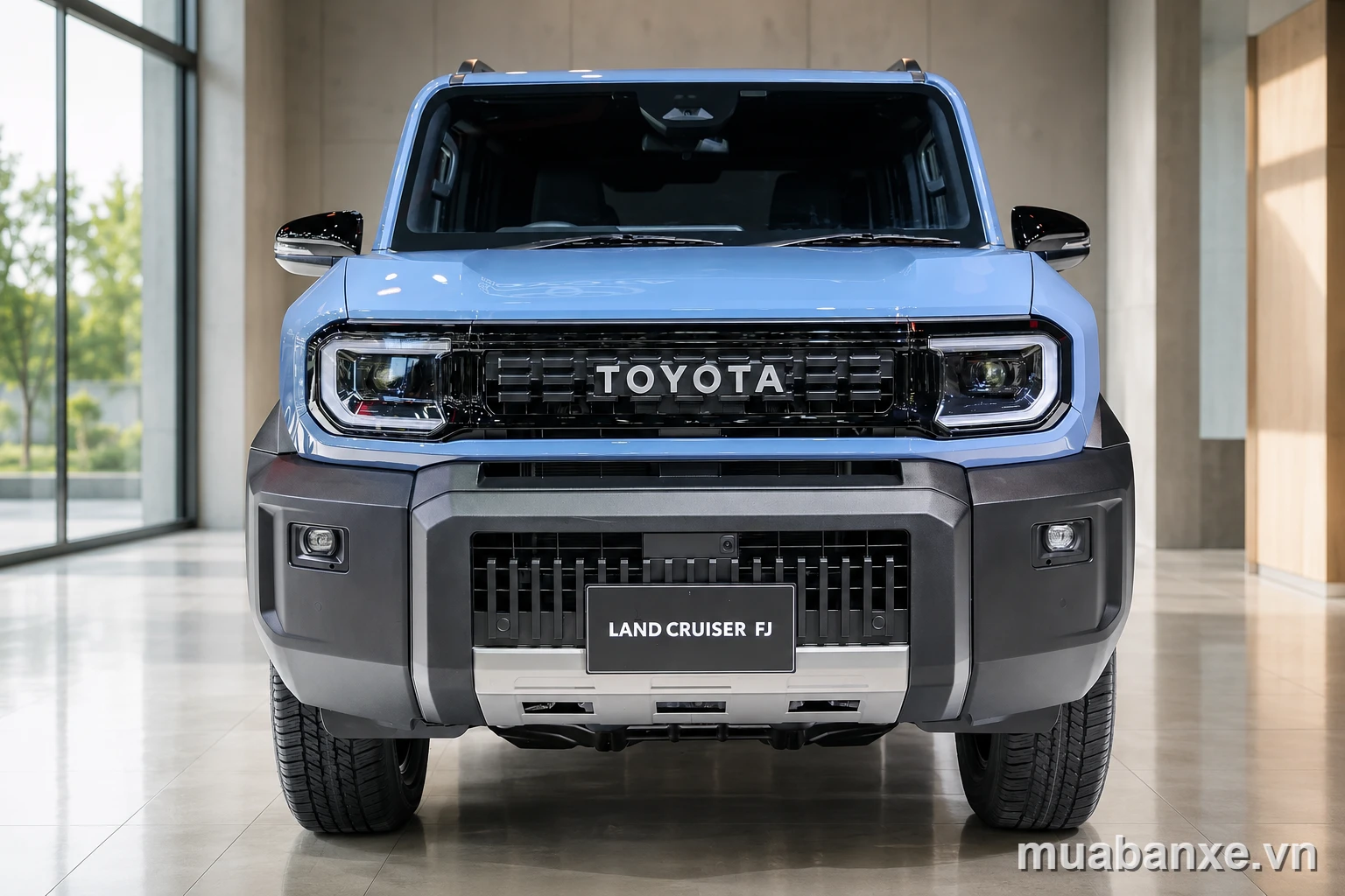 Toyota Land Cruiser FJ trong showroom