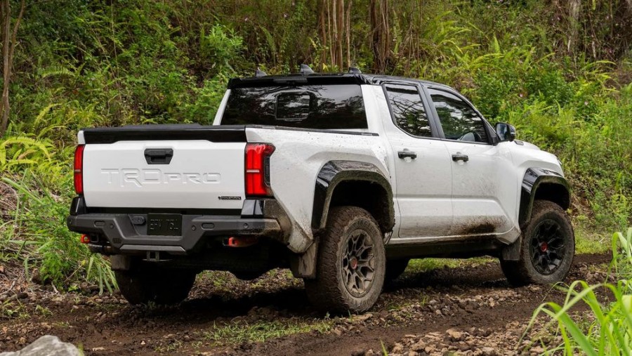 Thiết kế đuôi xe toyota tacoma 