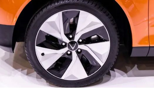 Mâm (Lazang) hợp kim 17 inch 5 chấu kép thể thao của VinFast VF5 Plus