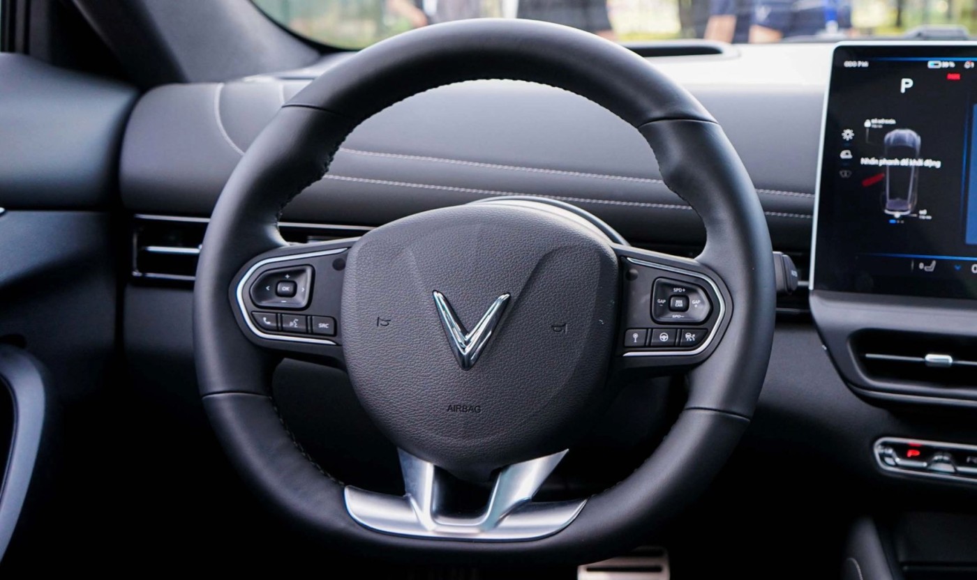 vo lang xe vinfast vf7