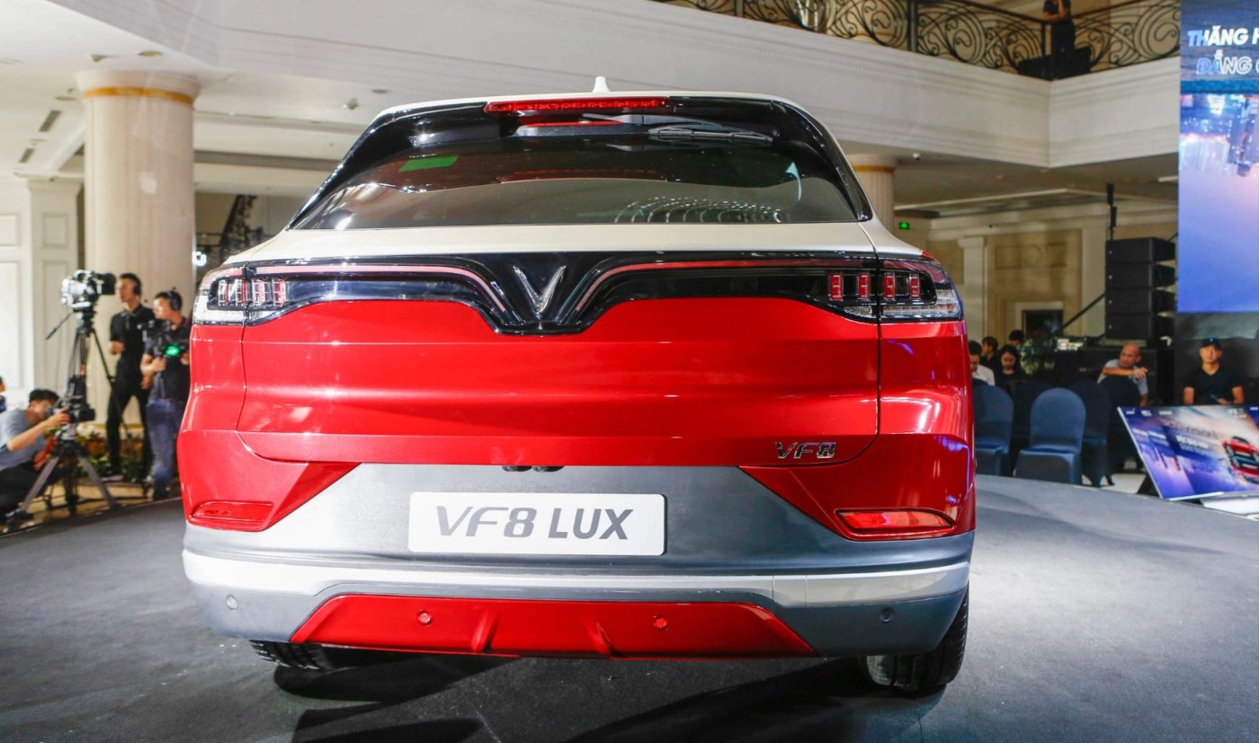 duoi xe vinfast vf8