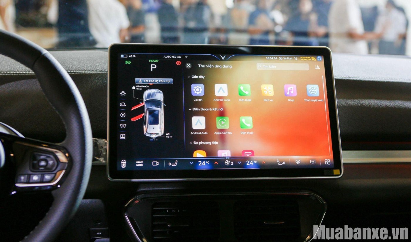 man hinh giai tri va ket noi tren xe vinfast vf8 tinbanxe vn
