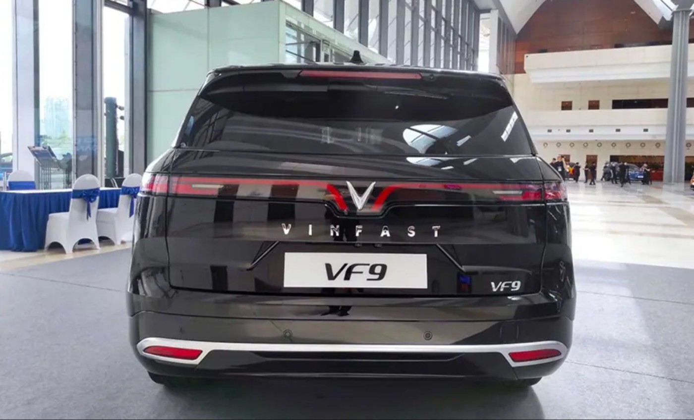 duoi xe vinfast vf9