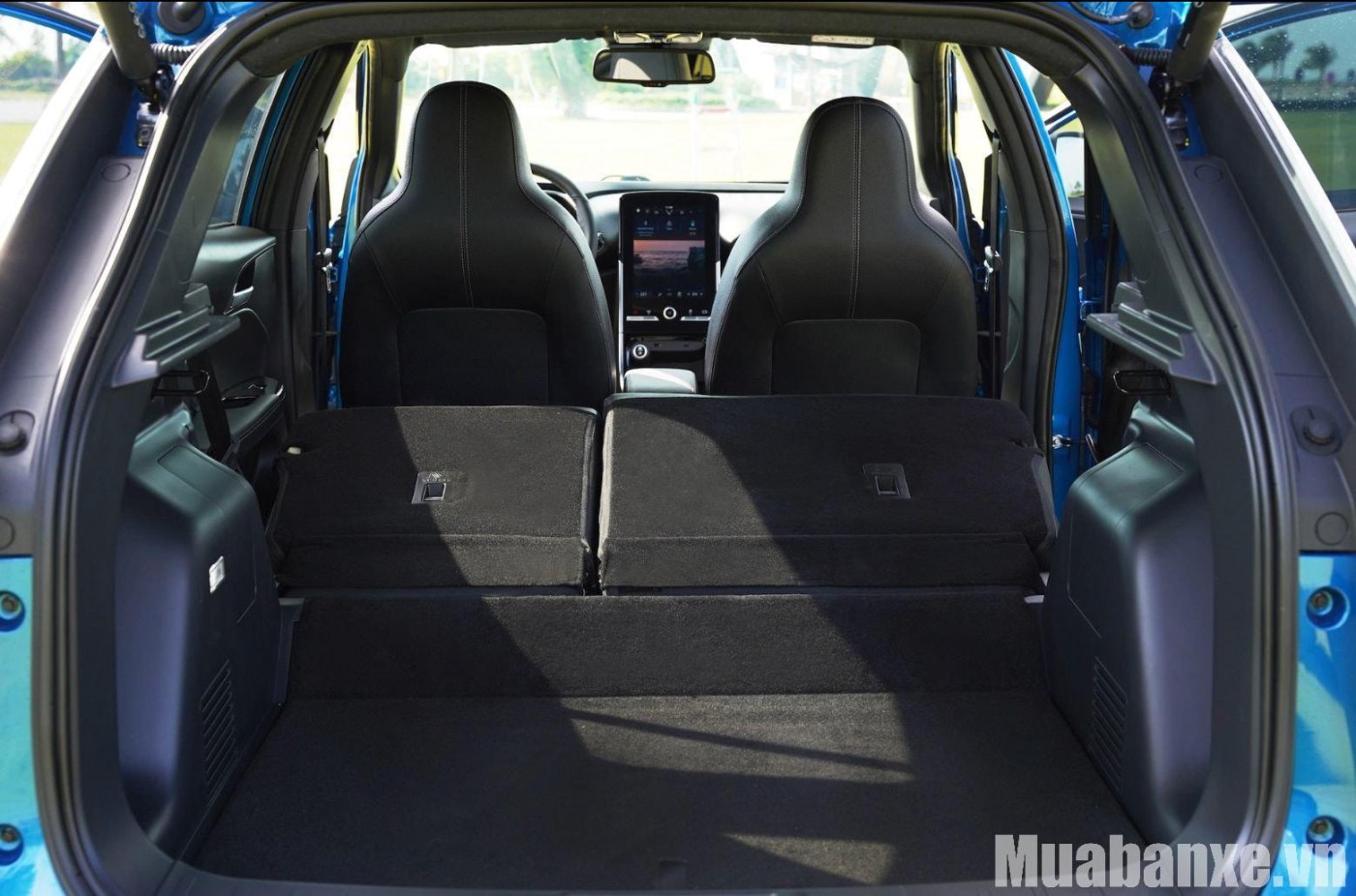 khoang hanh li tren xe vinfast vfe34 tinbanxe vn