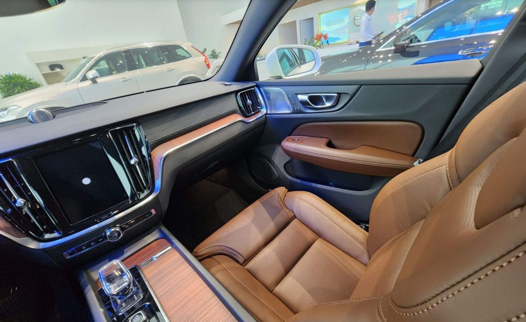tien nghi xe volvo v60 