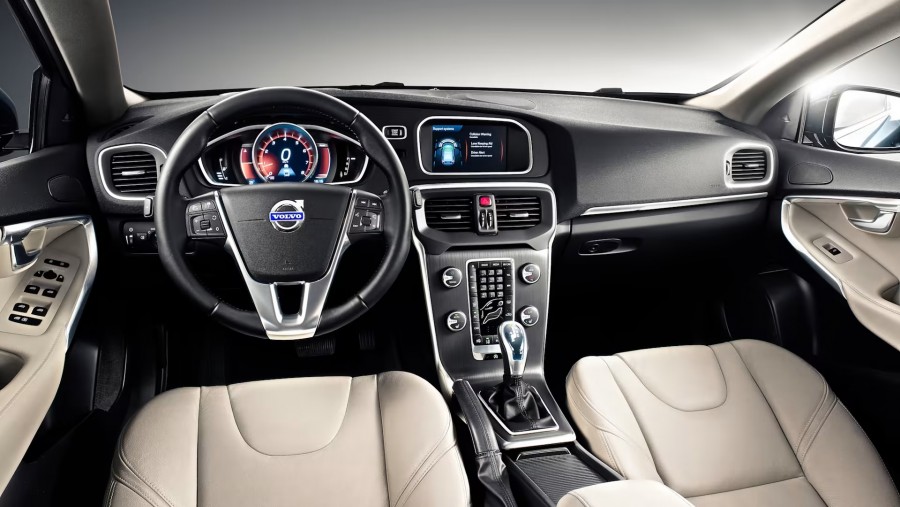 Thiết kế vô lăng và táp lô volvo v40 