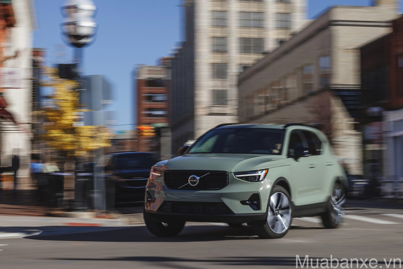 cam giac lai xe volvo xc40 trong do thi tinbanxe vn