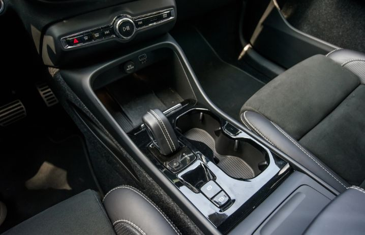 dong co va hop so volvo xc40 1