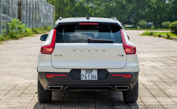 duoi xe volvo xc40 1