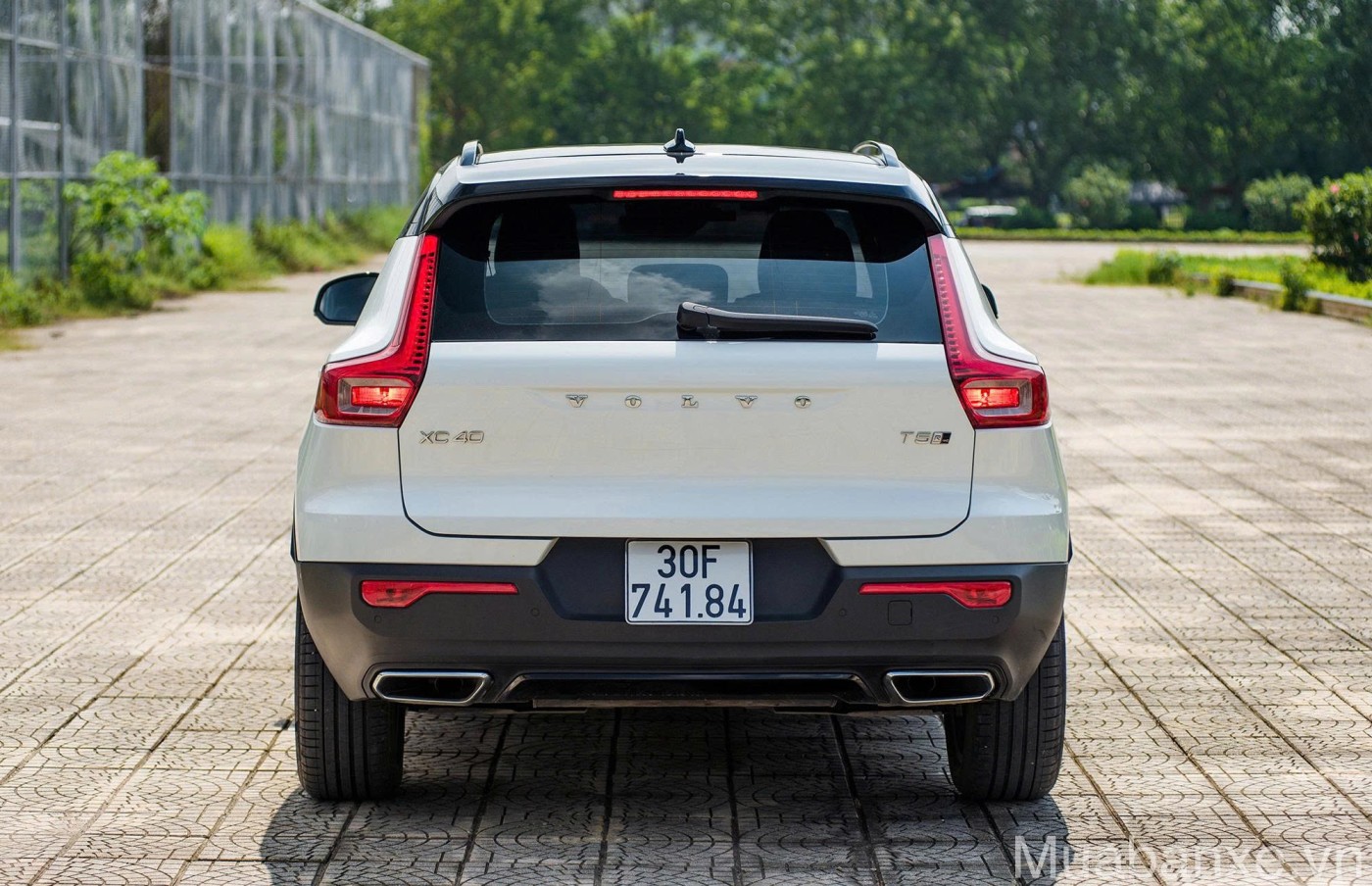 duoi xe volvo xc40 tinbanxe vn