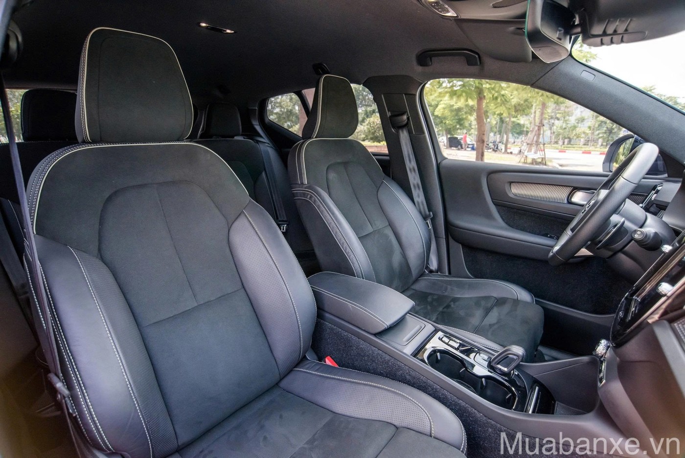 ghe ngoi tren xe volvo xc40 tinbanxe vn