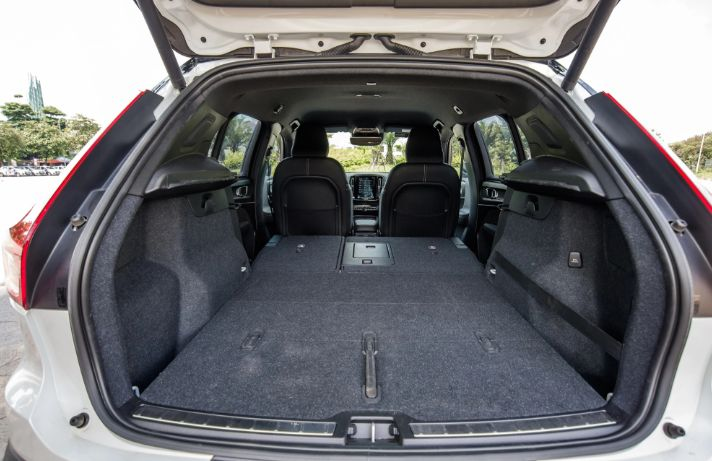 khoang hanh ly volvo xc40 1