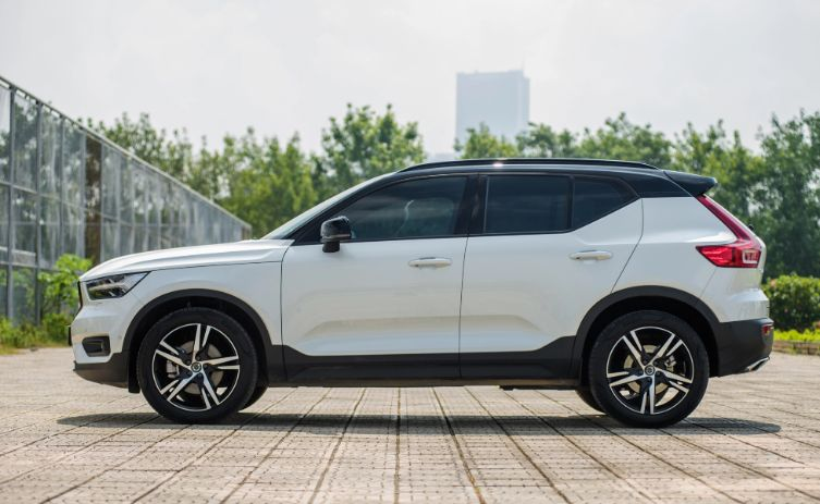 than xe volvo xc40 