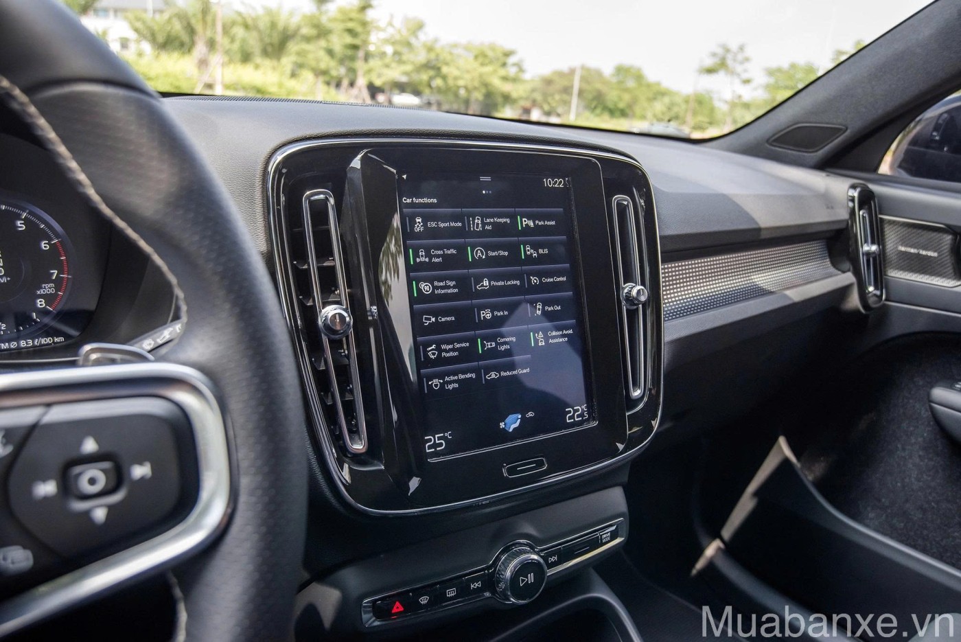tien nghi tren xe volvo xc40 tinbanxe vn