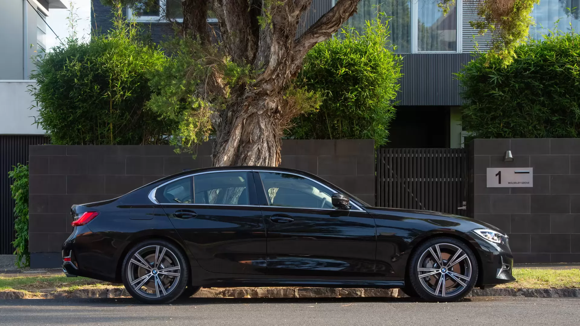 Ngoại thất BMW 330i
