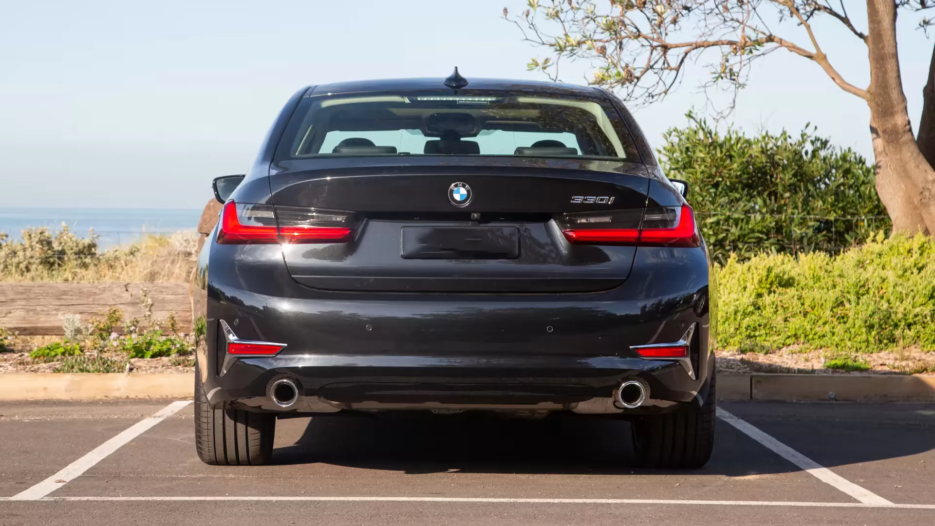 Ngoại thất BMW 330i