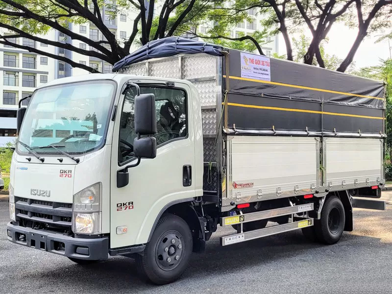 gia-xe-tai-isuzu-qmr77he4-tinbanxe-9.png